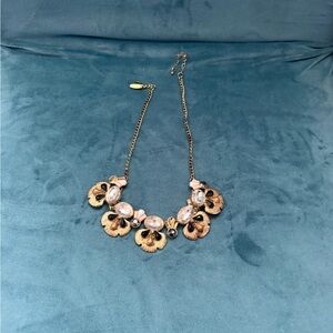 Vintage Elegant Floral Necklace with Gold and Black Accents